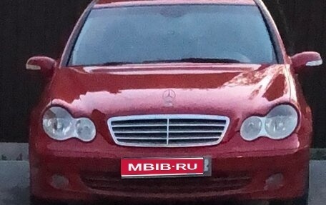 Mercedes-Benz C-Класс, 2004 год, 700 000 рублей, 1 фотография