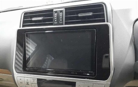 Toyota Land Cruiser Prado 150 рестайлинг 2, 2022 год, 3 980 000 рублей, 6 фотография