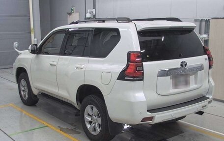 Toyota Land Cruiser Prado 150 рестайлинг 2, 2022 год, 3 980 000 рублей, 11 фотография