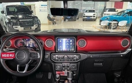 Jeep Wrangler, 2021 год, 4 090 000 рублей, 18 фотография