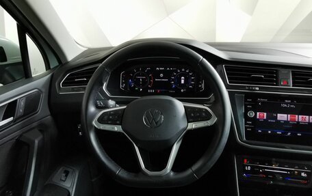 Volkswagen Tiguan II, 2021 год, 3 643 000 рублей, 15 фотография