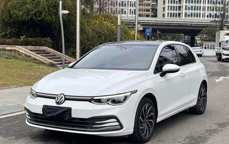 Volkswagen Golf VIII, 2022 год, 1 740 000 рублей, 1 фотография