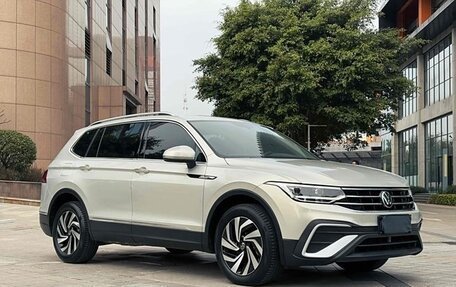 Volkswagen Tiguan II, 2022 год, 3 150 000 рублей, 1 фотография