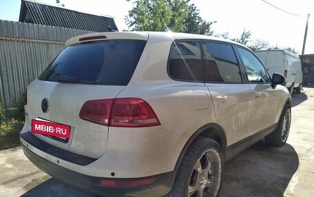 Volkswagen Touareg III, 2011 год, 1 750 000 рублей, 3 фотография