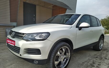 Volkswagen Touareg III, 2011 год, 1 750 000 рублей, 2 фотография