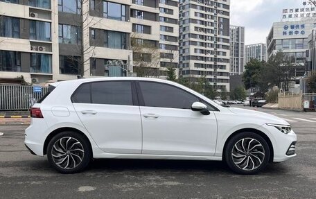 Volkswagen Golf VIII, 2022 год, 1 740 000 рублей, 6 фотография