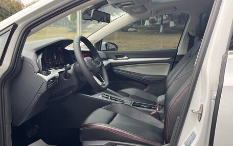 Volkswagen Golf VIII, 2022 год, 1 740 000 рублей, 13 фотография