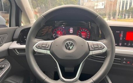 Volkswagen Golf VIII, 2022 год, 1 740 000 рублей, 12 фотография