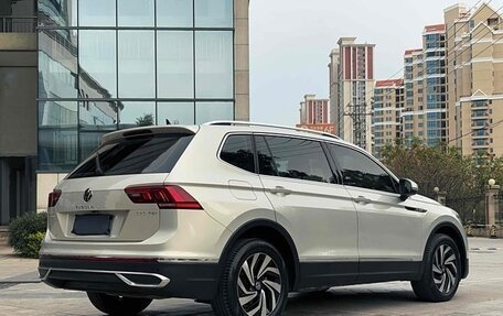 Volkswagen Tiguan II, 2022 год, 3 150 000 рублей, 3 фотография