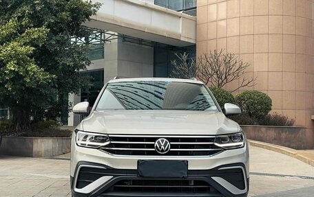 Volkswagen Tiguan II, 2022 год, 3 150 000 рублей, 5 фотография