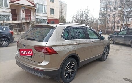 Volkswagen Tiguan II, 2017 год, 2 500 000 рублей, 2 фотография