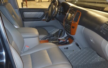 Toyota Land Cruiser 100 рестайлинг 2, 2005 год, 3 300 000 рублей, 12 фотография