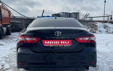 Toyota Camry, 2021 год, 2 700 000 рублей, 2 фотография