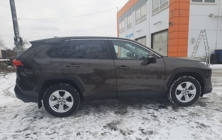 Toyota RAV4, 2021 год, 3 700 000 рублей, 2 фотография