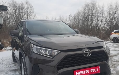 Toyota RAV4, 2021 год, 3 700 000 рублей, 6 фотография