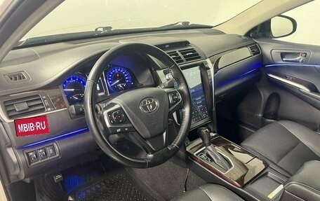 Toyota Camry, 2017 год, 2 850 000 рублей, 16 фотография