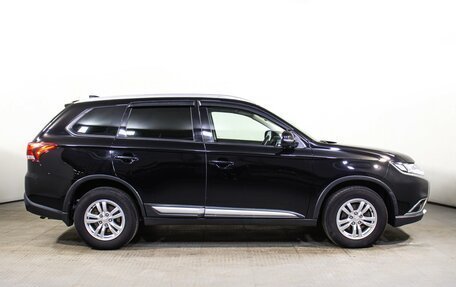 Mitsubishi Outlander III рестайлинг 3, 2018 год, 1 997 000 рублей, 4 фотография