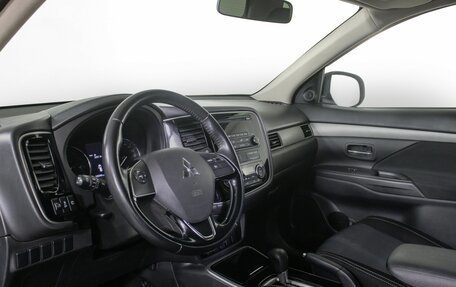 Mitsubishi Outlander III рестайлинг 3, 2018 год, 1 997 000 рублей, 16 фотография