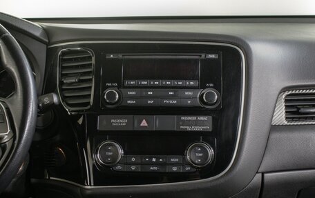 Mitsubishi Outlander III рестайлинг 3, 2018 год, 1 997 000 рублей, 15 фотография
