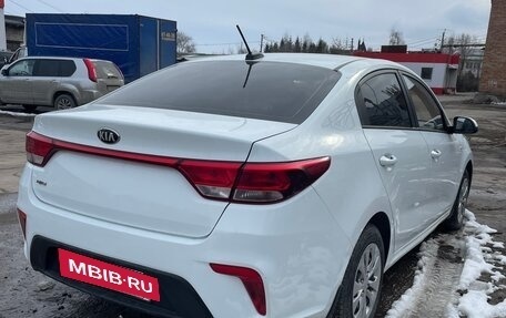 KIA Rio IV, 2018 год, 830 000 рублей, 3 фотография