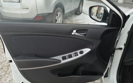 Hyundai Solaris II рестайлинг, 2012 год, 999 000 рублей, 18 фотография