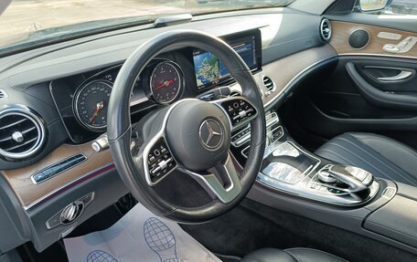 Mercedes-Benz E-Класс, 2019 год, 3 800 000 рублей, 9 фотография