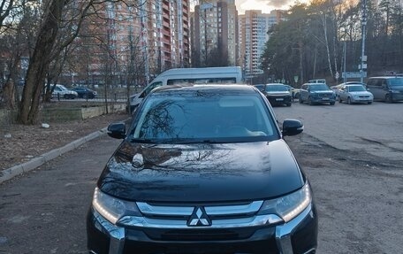 Mitsubishi Outlander III рестайлинг 3, 2018 год, 2 000 000 рублей, 5 фотография