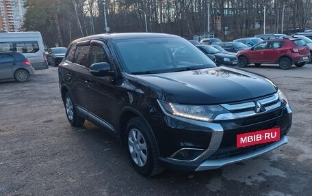 Mitsubishi Outlander III рестайлинг 3, 2018 год, 2 000 000 рублей, 4 фотография