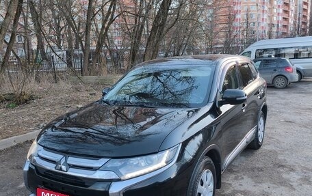 Mitsubishi Outlander III рестайлинг 3, 2018 год, 2 000 000 рублей, 6 фотография