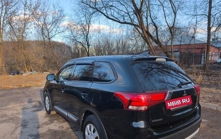 Mitsubishi Outlander III рестайлинг 3, 2018 год, 2 000 000 рублей, 11 фотография