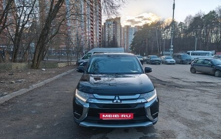 Mitsubishi Outlander III рестайлинг 3, 2018 год, 2 000 000 рублей, 14 фотография