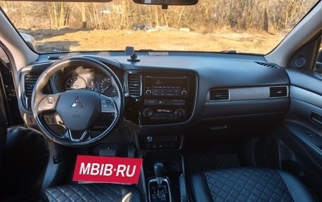 Mitsubishi Outlander III рестайлинг 3, 2018 год, 2 000 000 рублей, 18 фотография