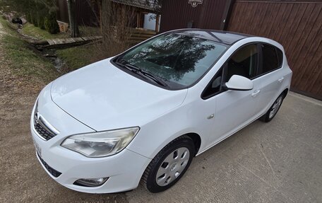 Opel Astra J, 2010 год, 570 000 рублей, 3 фотография