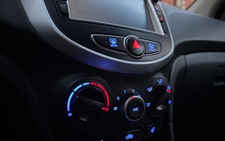 Hyundai Solaris II рестайлинг, 2011 год, 750 000 рублей, 19 фотография
