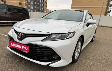 Toyota Camry, 2018 год, 2 050 000 рублей, 2 фотография