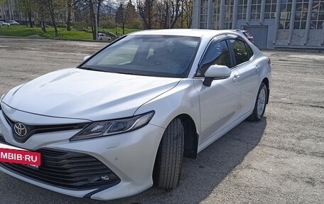 Toyota Camry, 2019 год, 3 250 000 рублей, 4 фотография