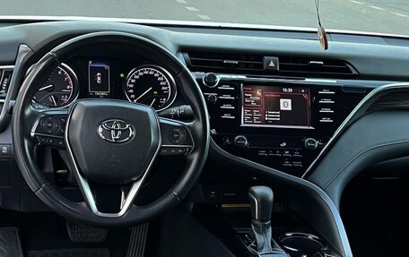 Toyota Camry, 2019 год, 2 850 000 рублей, 6 фотография