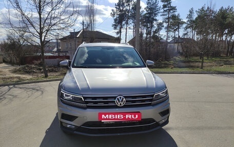 Volkswagen Tiguan II, 2017 год, 2 460 000 рублей, 2 фотография