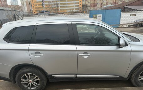 Mitsubishi Outlander III рестайлинг 3, 2015 год, 1 450 000 рублей, 11 фотография