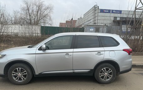 Mitsubishi Outlander III рестайлинг 3, 2015 год, 1 450 000 рублей, 10 фотография