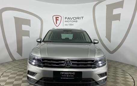 Volkswagen Tiguan II, 2018 год, 2 490 000 рублей, 2 фотография