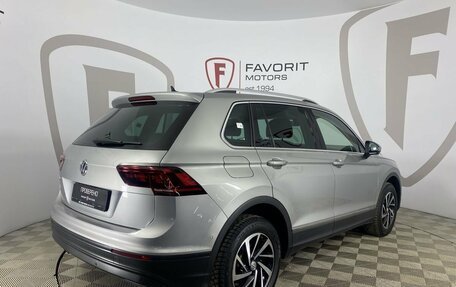 Volkswagen Tiguan II, 2018 год, 2 490 000 рублей, 6 фотография