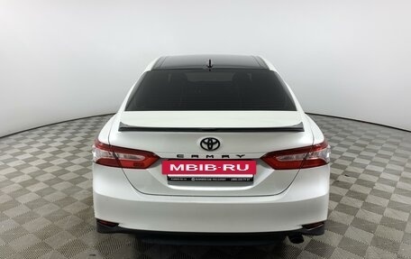 Toyota Camry, 2018 год, 2 660 000 рублей, 6 фотография