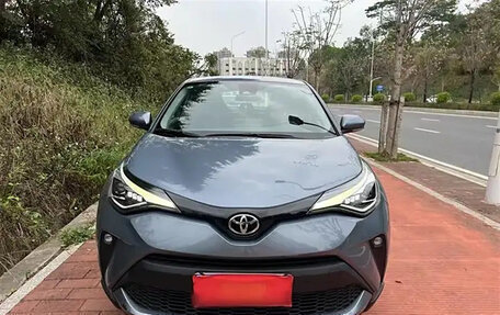 Toyota C-HR I рестайлинг, 2022 год, 1 900 000 рублей, 1 фотография