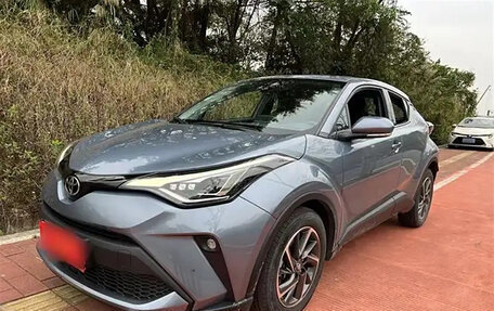 Toyota C-HR I рестайлинг, 2022 год, 1 900 000 рублей, 2 фотография