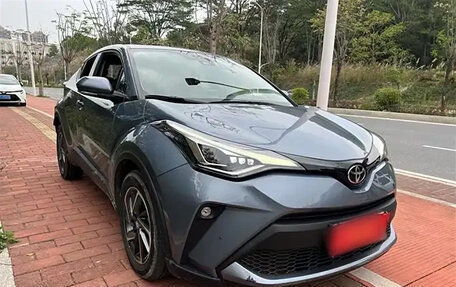 Toyota C-HR I рестайлинг, 2022 год, 1 900 000 рублей, 3 фотография