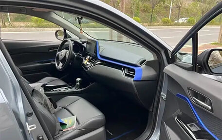 Toyota C-HR I рестайлинг, 2022 год, 1 900 000 рублей, 7 фотография