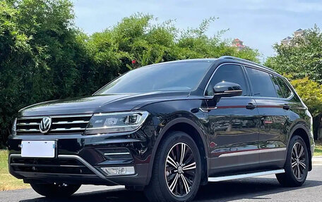 Volkswagen Tiguan II, 2020 год, 2 090 000 рублей, 1 фотография