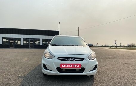 Hyundai Solaris II рестайлинг, 2013 год, 800 000 рублей, 1 фотография