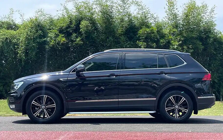 Volkswagen Tiguan II, 2020 год, 2 090 000 рублей, 3 фотография